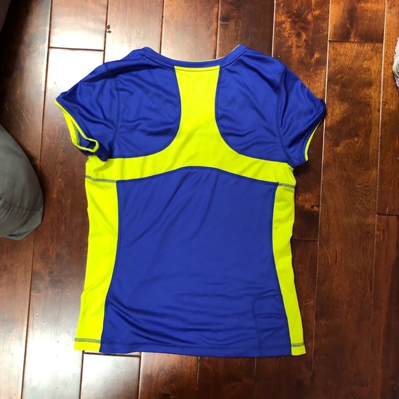 Tek Gear exercise shirt. - Picture 4 of 4